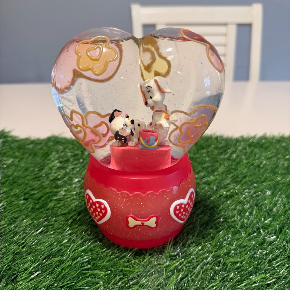 101 Dalmatians Valentine's Heart Globe Wind Up Music Works - Picture 1 of 5